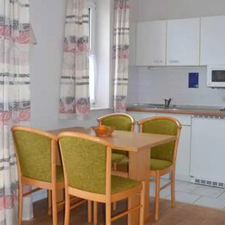 10 Im Haus Hühnergott Im Seepark * Sellin (Rugen)